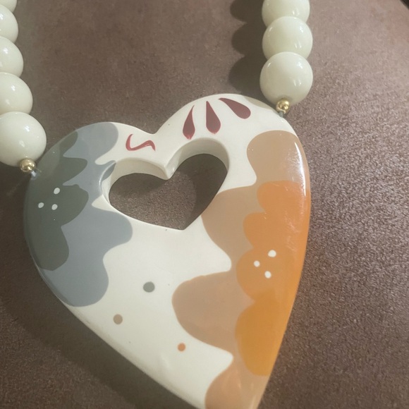 Beaded necklace with heart pendant - Picture 2 of 3